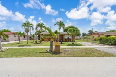 650 NW 3rd Ave 1