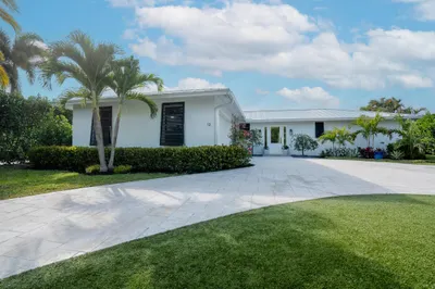12 SE Hitching Post Circle 1