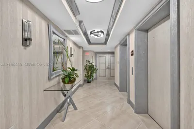 17555 Collins Ave #3402 1