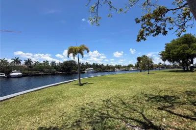 501 Three Islands Blvd #303 1