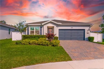 2033 NE Ocean Dunes Drive 1
