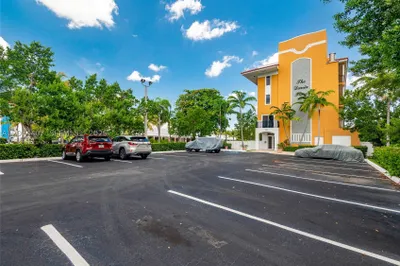 555 E Dania Beach Blvd #9 1