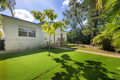 12215 NE 12th Pl 1