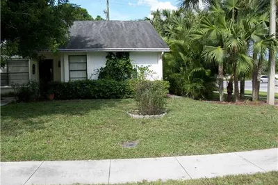 100 Sherwood Drive 1