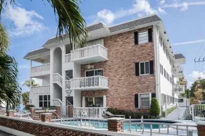 424 N Riverside Drive 1