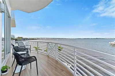 51 SE Seminole Street #302 1