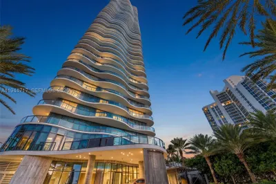 19575 Collins Ave #12 1