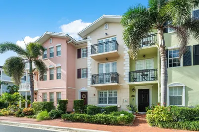 1034 E Heritage Club Circle 1