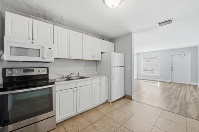 2001 A E Isaacs Avenue #2007 1