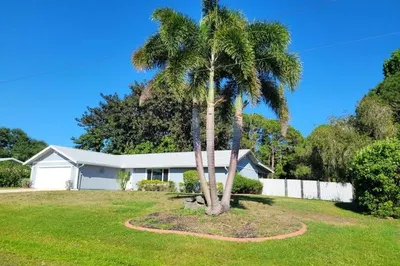 2913 SE Darien Road 1