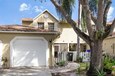 1905 Maplewood Drive 1