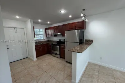 5621 SW 36th Ct #105 1