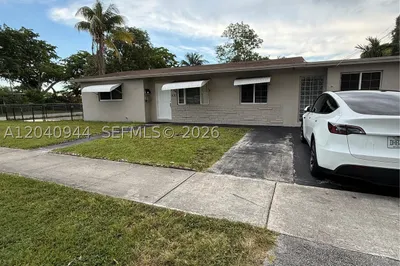 300 SW 9th Ave #A 1