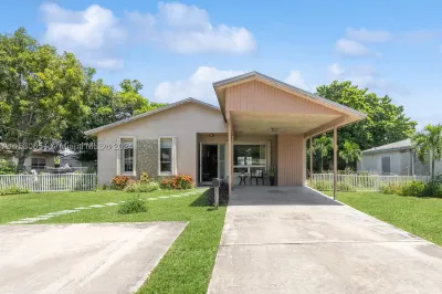 704 NW 3rd Ave 1