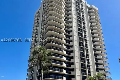 108 Lakeshore Dr #338 1