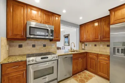 5190 Las Verdes Circle #108 1