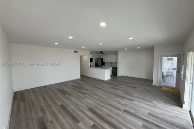 630 Layne Blvd #211 1