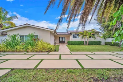 851 Bluebird Ave 1