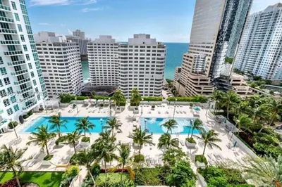 951 Brickell Ave #4103 1