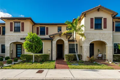 3323 W 106th Ter 1