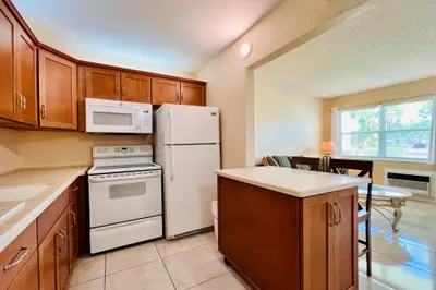 A Delightful Spot In 55+ Century Village! Darling