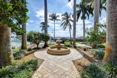 123 Yacht Club Way #307 1