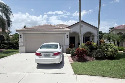 692 Maplewood Ct 1