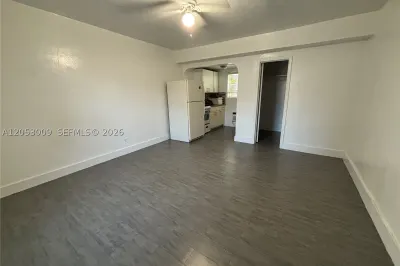 1843 Dewey St #121 1
