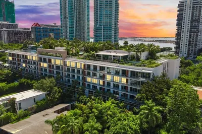 2200 Brickell Avenue #422 1