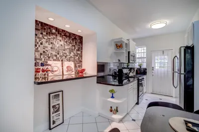 825 Jefferson Avenue #2 1