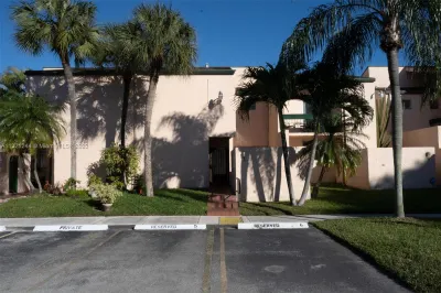 9177 Fontainebleau Blvd #3 1