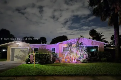 4400 NW 9th St 1