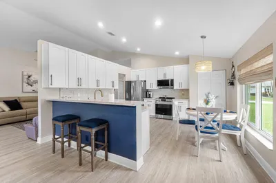 5641 FOUNTAINS Drive S #5641 1