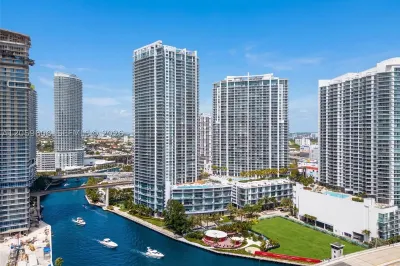 90 SW 3rd St #3212 1