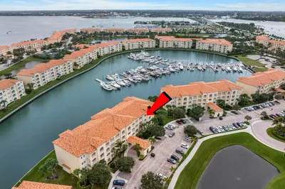 8 Harbour Isle Drive E #PH05 1