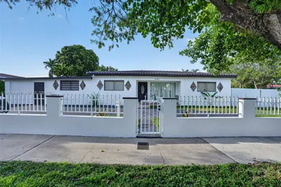 2451 NW 11th St 1