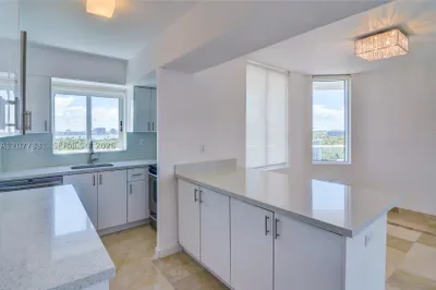 5900 Collins Ave #1508 1