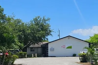 200 NW 14th Street #5 1