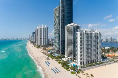18683 Collins Ave #2006 1