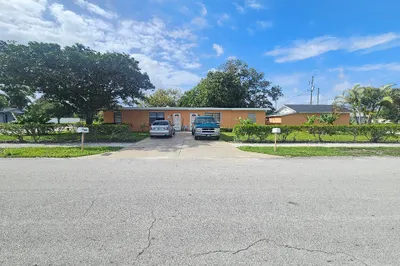 800 NW 1st Street 1