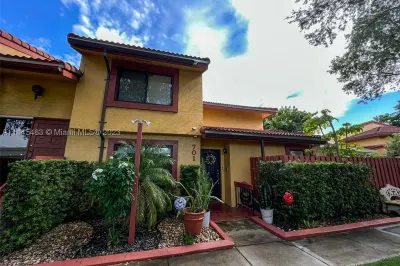 5975 SW 137th Ave #701 1