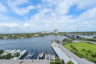1 Las Olas Cir #809 1