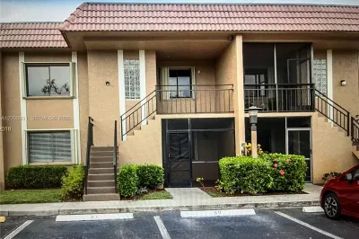 201 Lakeview Drive #204 1