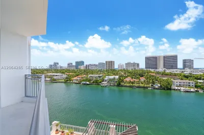 9751 E Bay Harbor Dr #8D 1