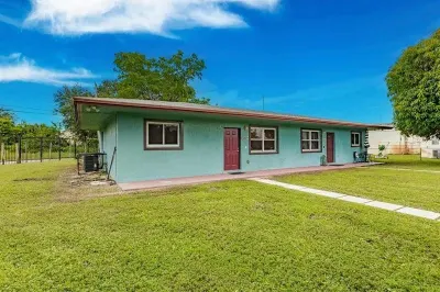5201 NW 17th Court 1