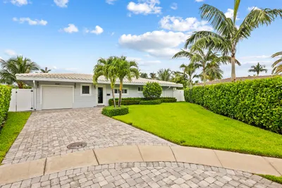 2421 NE 50th Street 1