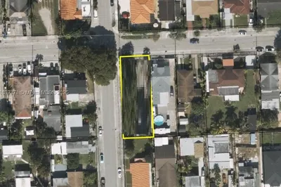 2052 NW 27th St 1
