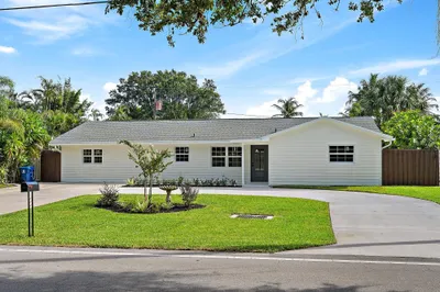 109 E Riverside Drive 1