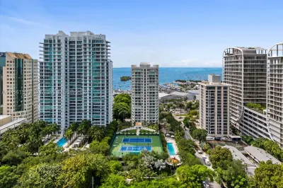 2645 S Bayshore Drive #702 1