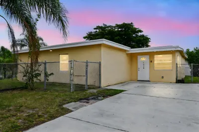 5618 Cinnamon Drive 1